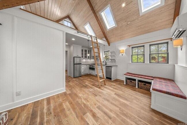 Building Photo - 5100 Lee Ave