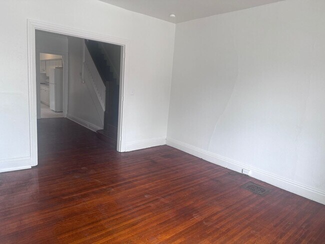 Building Photo - Spacious 5 Bedroom with Off Street Parking