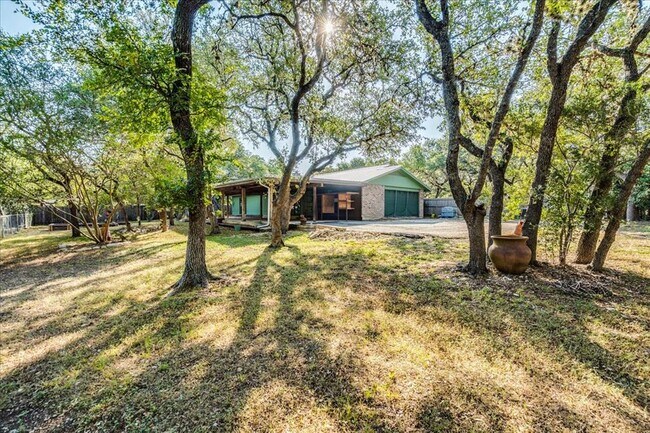 Building Photo - 904 Willow Creek Cir