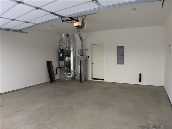 Building Photo - 3 Bedroom / 2.5 Bathroom Townhouse in McCa...