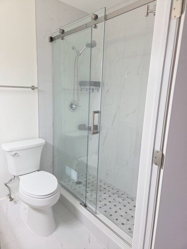 Building Photo - Fully Renovated 3BR/2BA Townhome with New Bathrooms & Fenced Yard