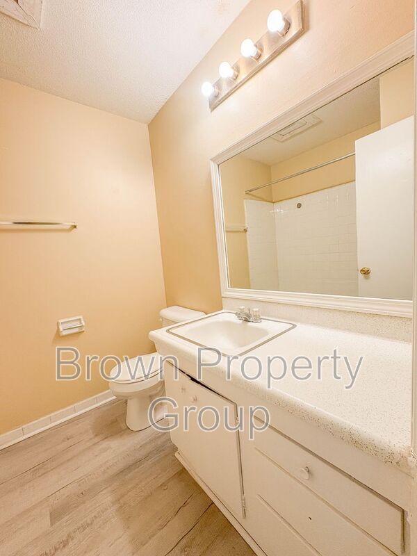 Building Photo - 2310 Barrington Cir