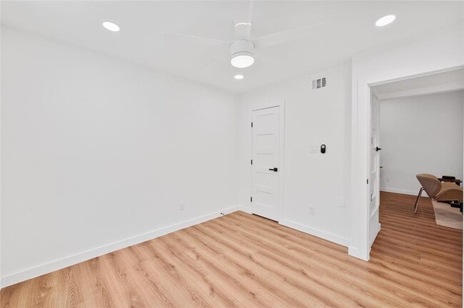Building Photo - 6807 Woodhue Dr