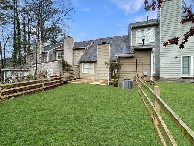 Building Photo - 1043 Oaks Pkwy SE