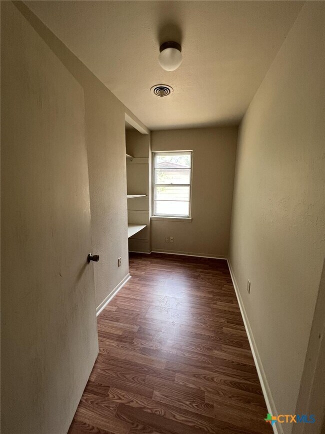 Building Photo - 2104 Terrace Dr