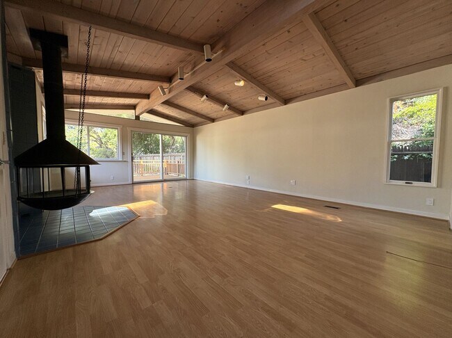 Building Photo - Charming 4-Bedroom Palo Alto Home with ADU...