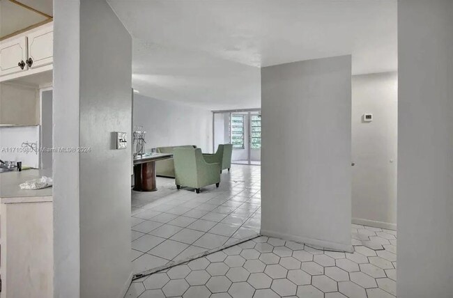 Building Photo - 1301 NE 191st St