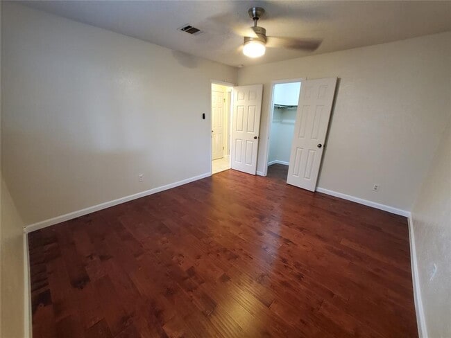 Building Photo - 1205 Doonesbury Dr