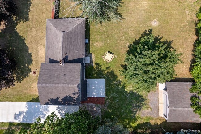 Building Photo - 46236 Sunset St