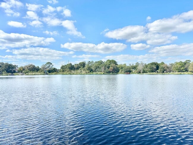 Building Photo - Amazing Dream Home with Water View and Pri...