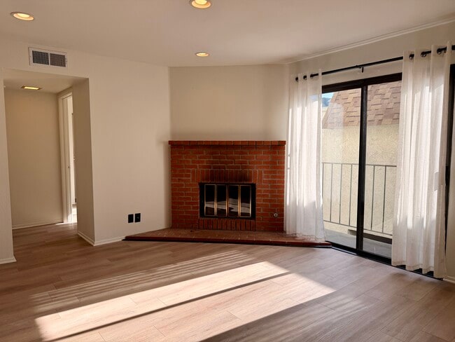 Building Photo - 10740 Lawler St