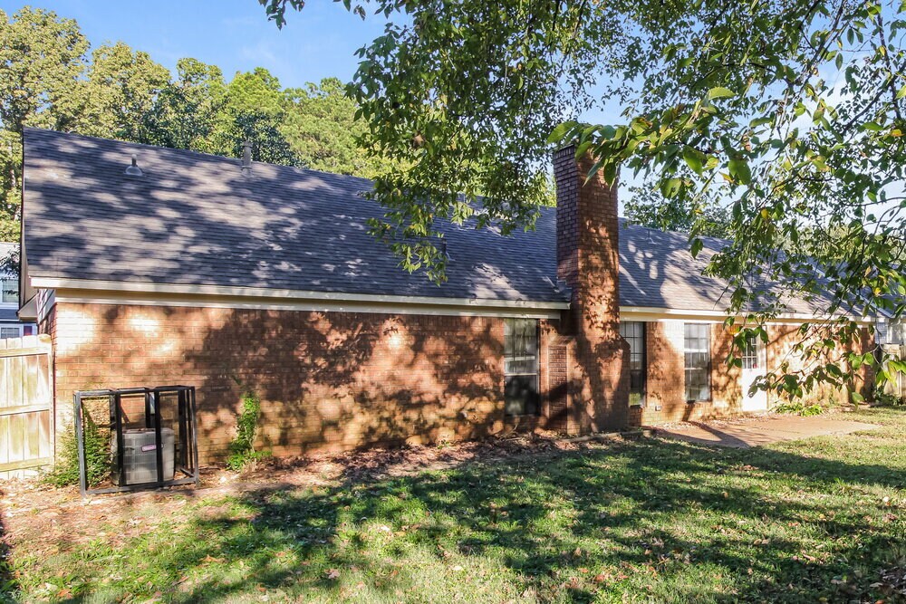 Building Photo - 3740 Schanna Dr