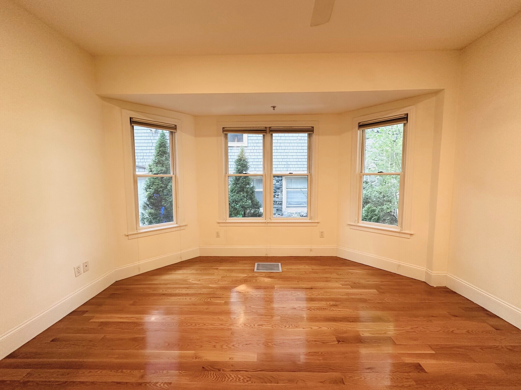 Building Photo - 10 Selkirk Rd