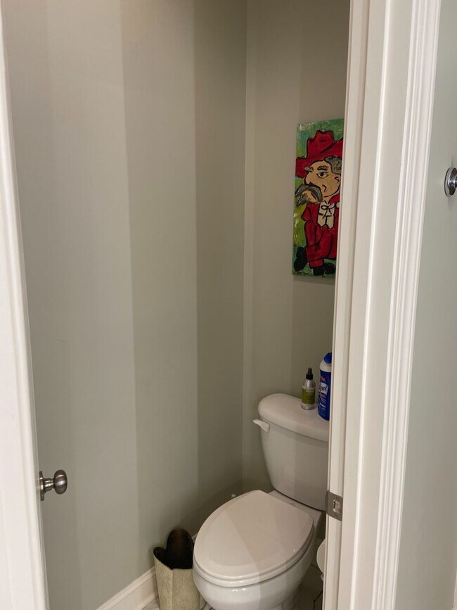 Building Photo - 4BR/4.5BA Furnished Townhome For Rent