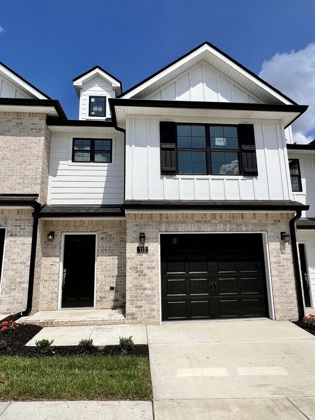 Building Photo - 718 Hollie Wy
