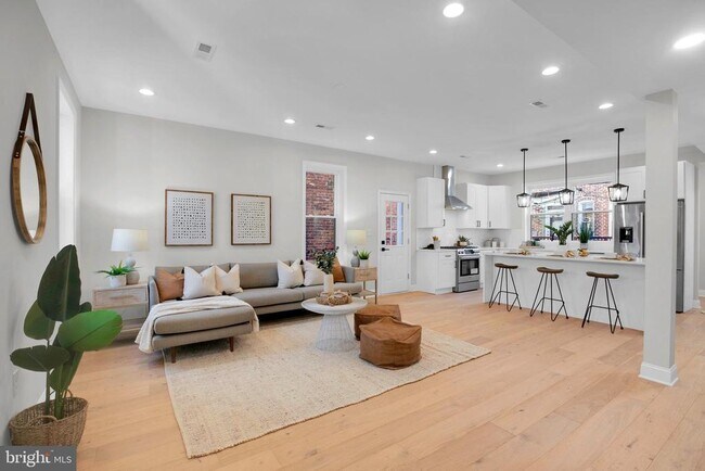 Primary Photo - 227 S St NW