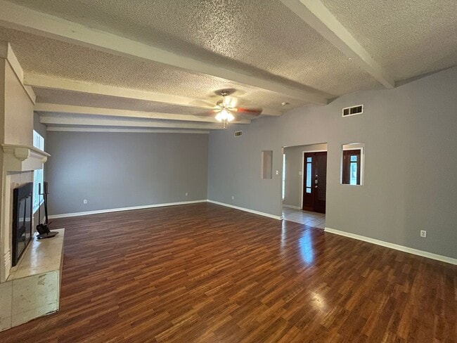 Building Photo - 1404 E Vardeman Ave