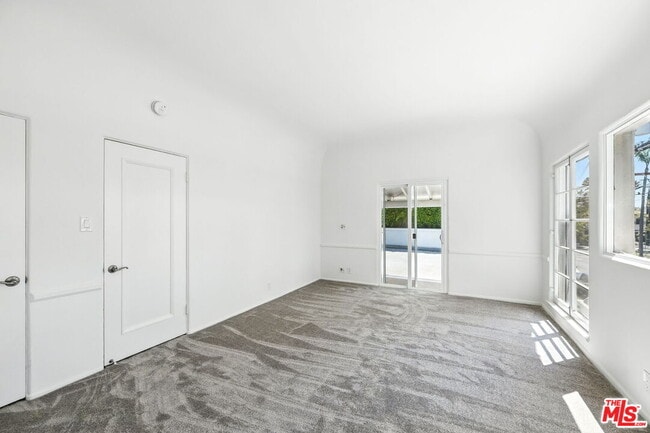 Building Photo - 100 N Mansfield Ave