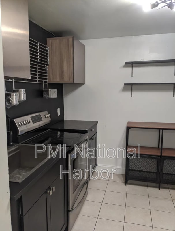 Building Photo - 702 Leeward Ct