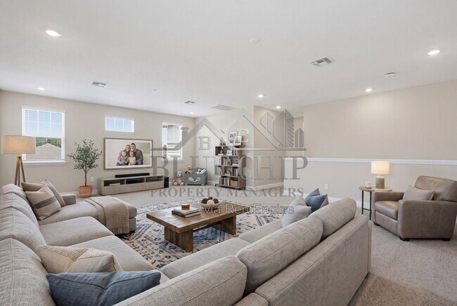Building Photo - 1213 Pampus Dr