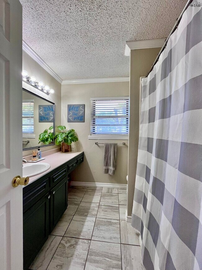 Building Photo - 4722 Florist St