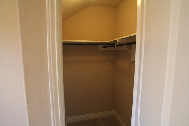 Building Photo - 1995 Biscayne Lake Dr