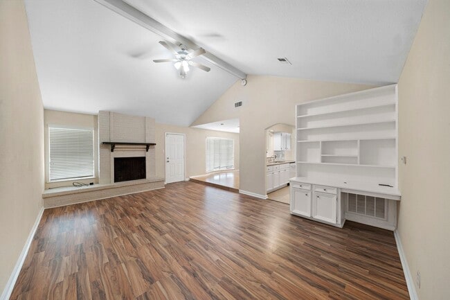 Building Photo - Spacious 4-Bedroom, 2-Bath Home in Texas C...