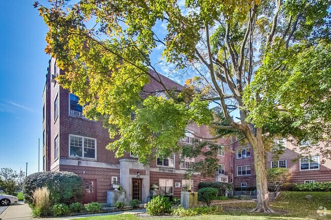 Building Photo - The Hampton Parkway Apartments