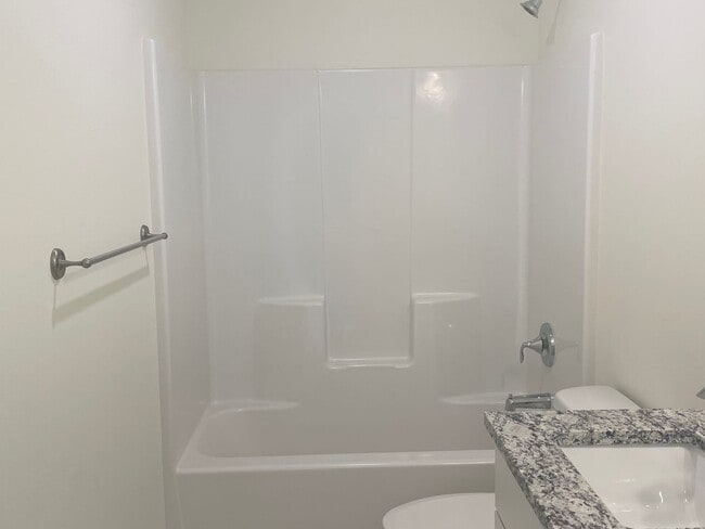 Building Photo - Single Level Freeland Home and Pet Friendly!