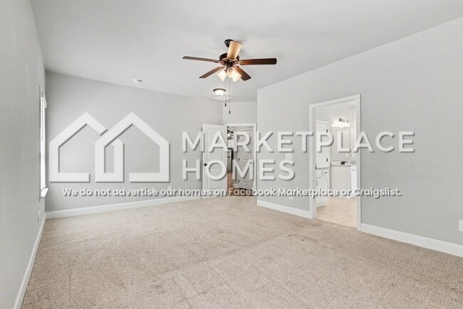 Building Photo - 90 Hawthorn Ln