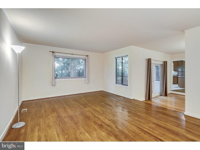 Building Photo - 7220 Vistas Ln