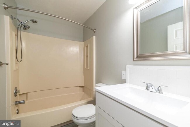 Building Photo - 3 Glen Meadow Ct