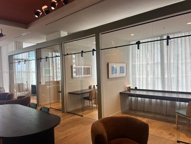 Building Photo - 11 NE 6th St