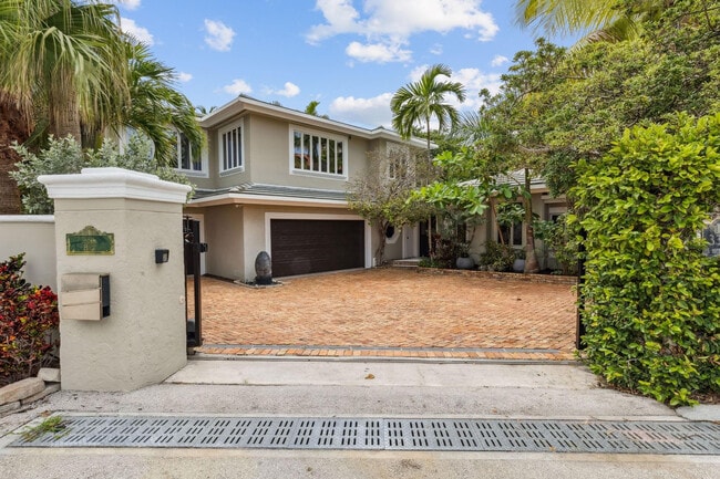 Primary Photo - 3301 NE 16th St