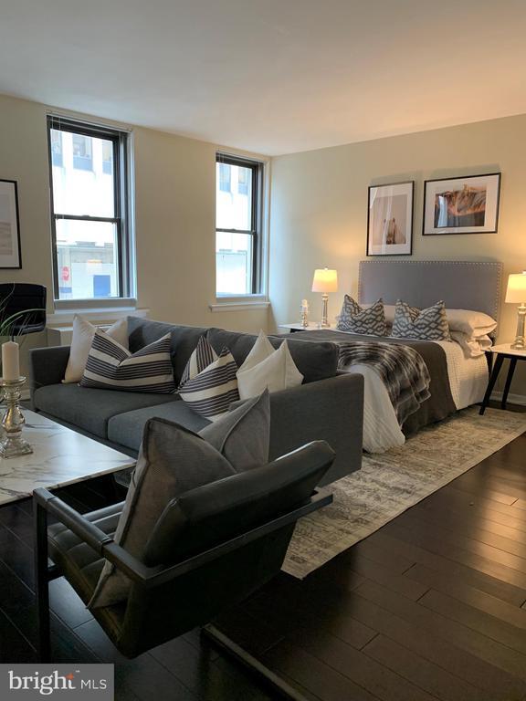 Building Photo - 135 S 19th St