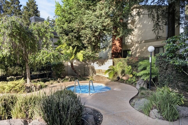 Building Photo - 935 La Mesa Terrace