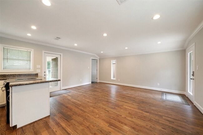 Building Photo - 1229 Timbergrove Ln