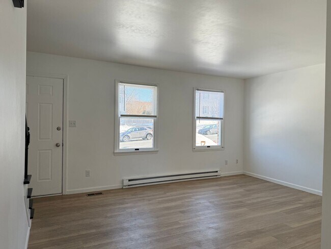 Building Photo - Beautiful 2-Bedroom 1.5 Bathroom Home in Elizabethtown School District!