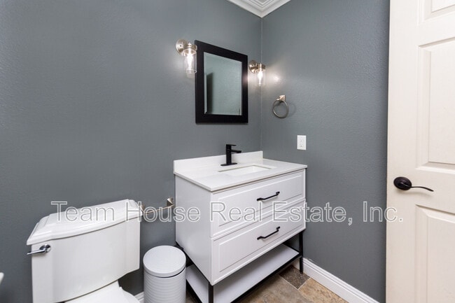 Building Photo - 22324 Circle J Ranch Rd