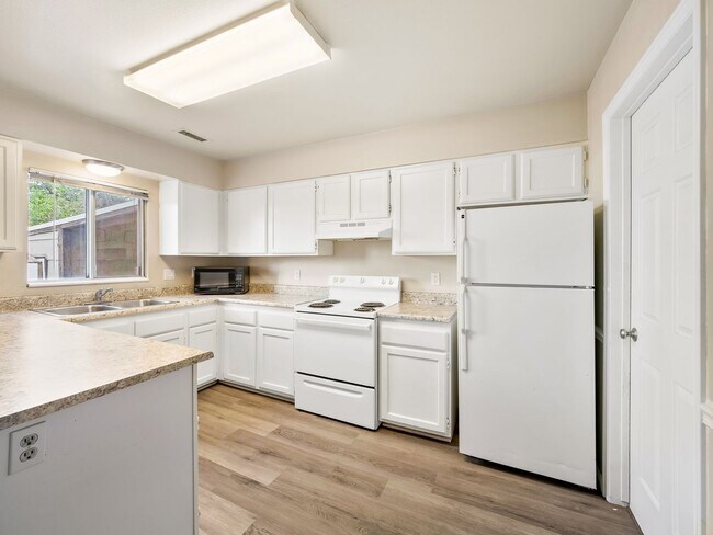 Building Photo - Cam-715 E 950 S Provo, UT 84606