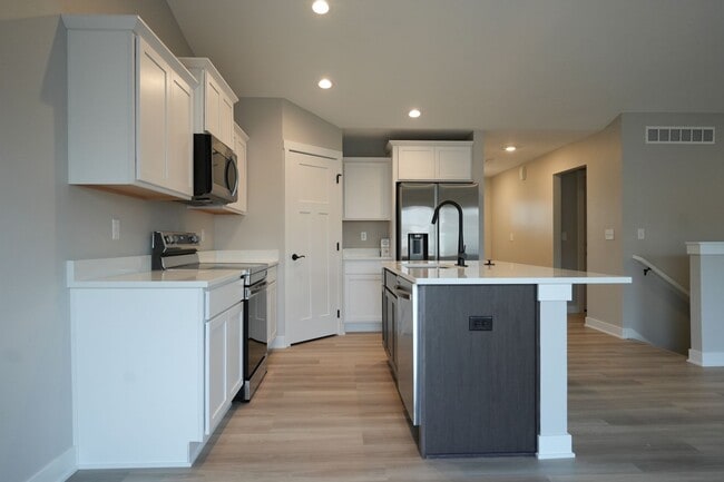 Building Photo - Beautiful 3 Bed Ranch Home w/ fully finish...