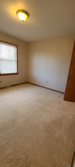 Building Photo - 495 Shadydale Dr