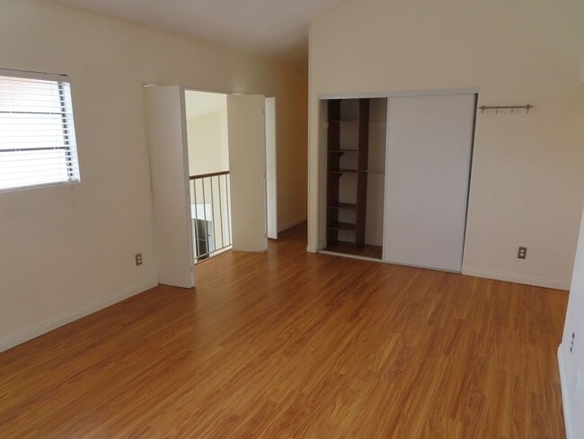Building Photo - Three Bedroom Townhome with Two-Car Garage