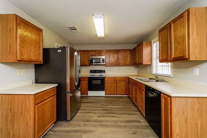 Building Photo - 8003 Mosstree Dr