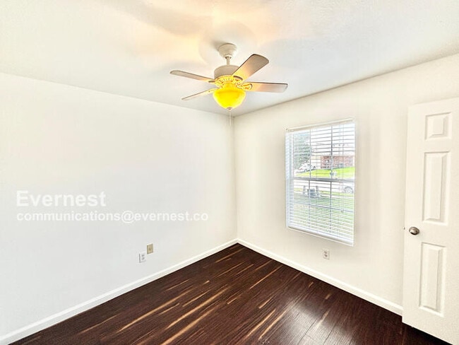 Building Photo - 12924 Kingsgate Dr