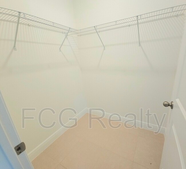 Building Photo - 247 Marion Oaks Manor