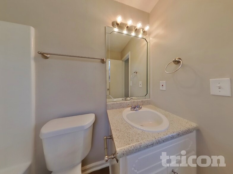 Building Photo - 17 Paces Meadows Dr