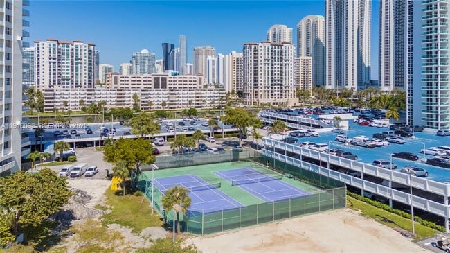 Building Photo - 500 Bayview Dr