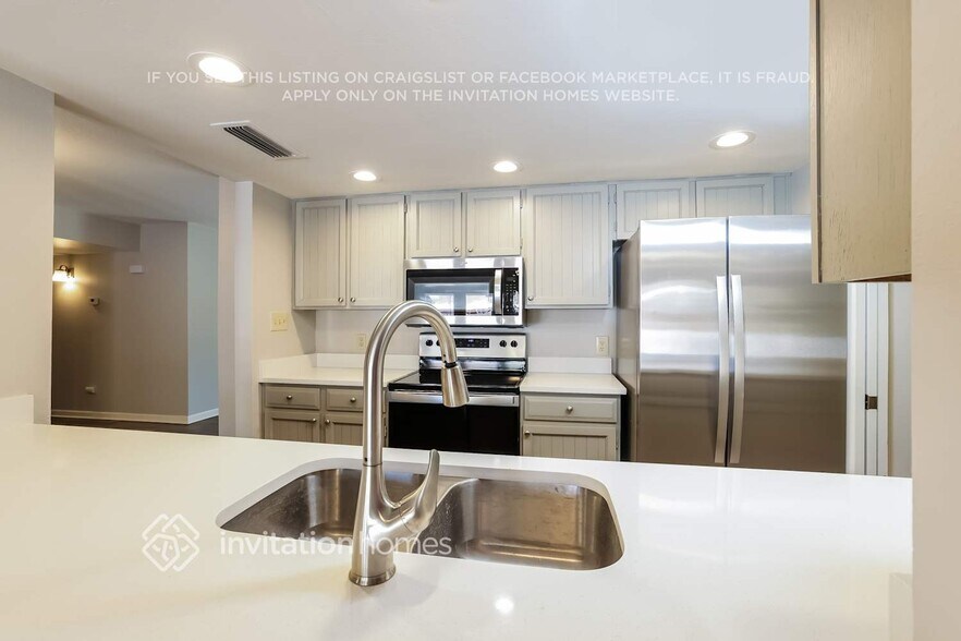 Building Photo - 3154 W Hartford Dr