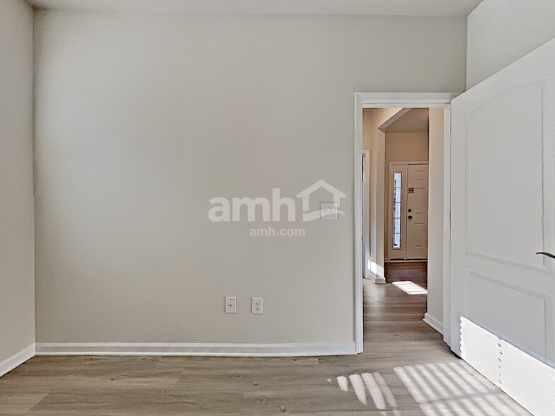 Building Photo - 14314 Hugh Dixon Way